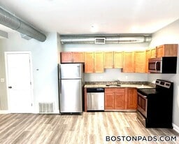 26 Portland St, Unit 249 in Worcester, MA - Building Photo