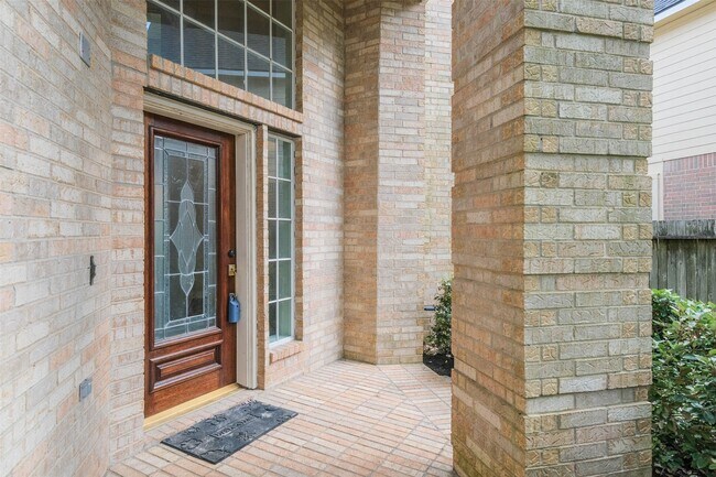 5911 Brook Bend Dr in Sugar Land, TX - Building Photo - Building Photo