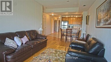 8 Maison Parc Ct in Vaughan, ON - Building Photo - Building Photo