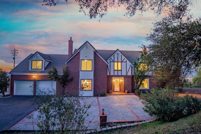 15280 Blackberry Hill Rd in Los Gatos, CA - Foto de edificio - Building Photo