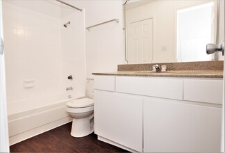 Tramor at Oak Bend in Austin, TX - Building Photo - Building Photo