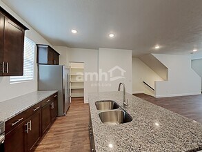 6088 S Jordan Pkwy W in South Jordan, UT - Building Photo - Building Photo