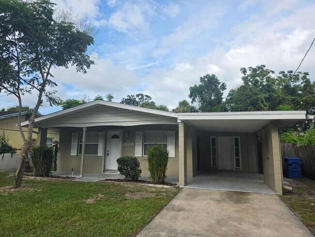 property at 1539 Valencia Ave