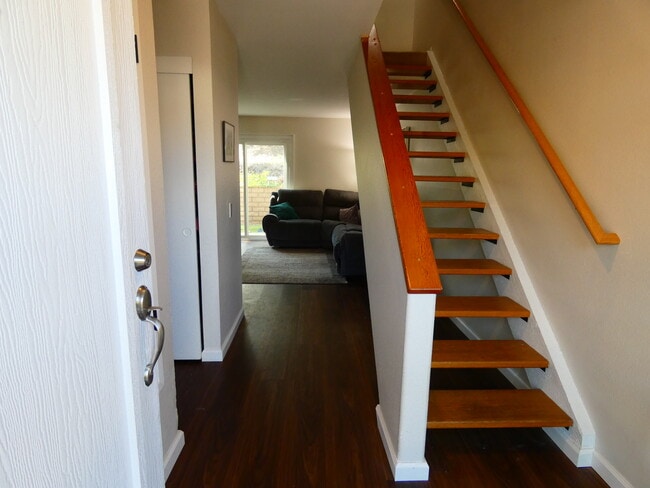 12133 Wilsey Way in Poway, CA - Foto de edificio - Building Photo