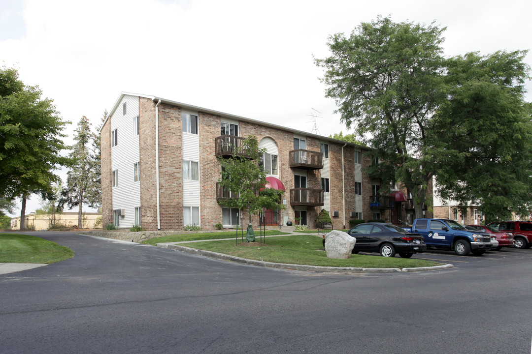 Hillview Apartments in Rockford, MI - Foto de edificio