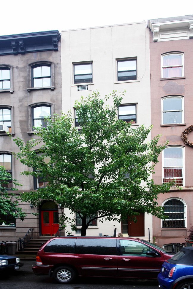 437 West 22nd Street in New York, NY - Building Photo - Building Photo