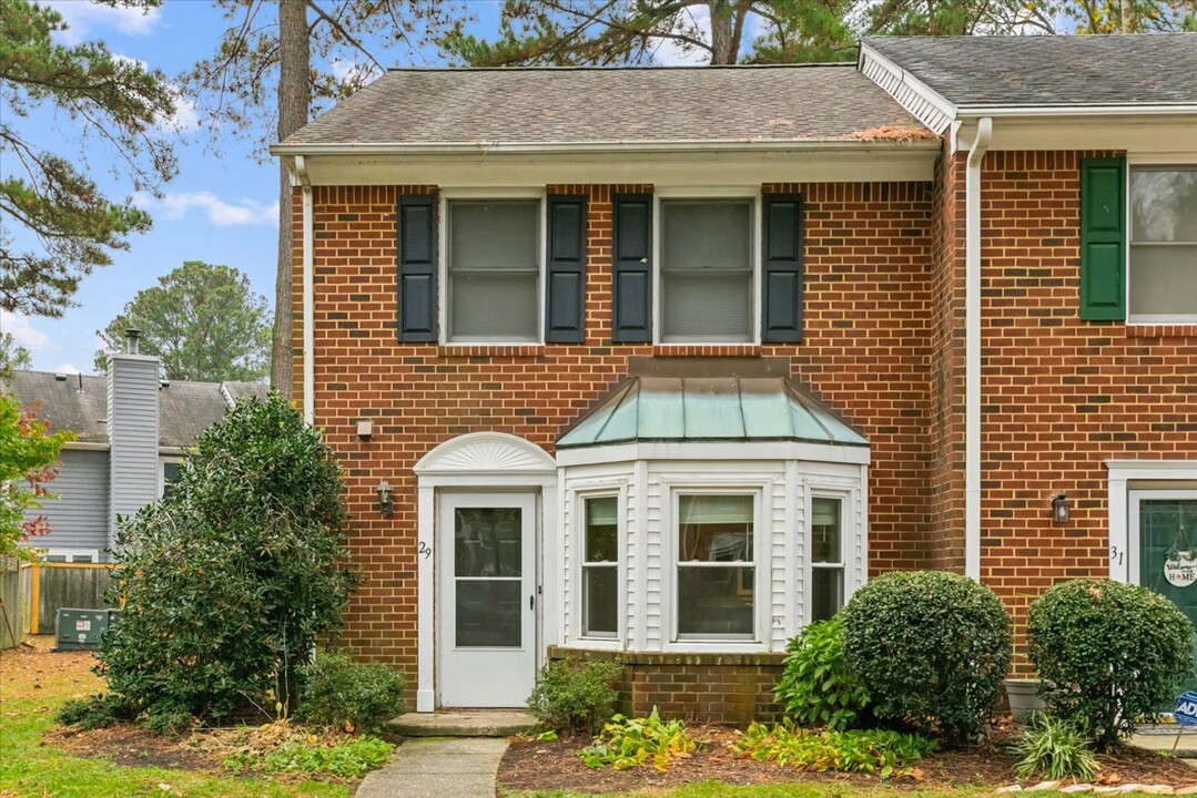 29 Corwin Cir in Hampton, VA - Foto de edificio