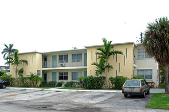 3204 NE 7th St in Pompano Beach, FL - Building Photo - Building Photo