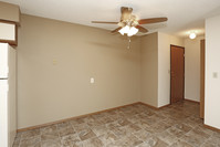 Country Club Manor in Hutchinson, MN - Building Photo - Interior Photo