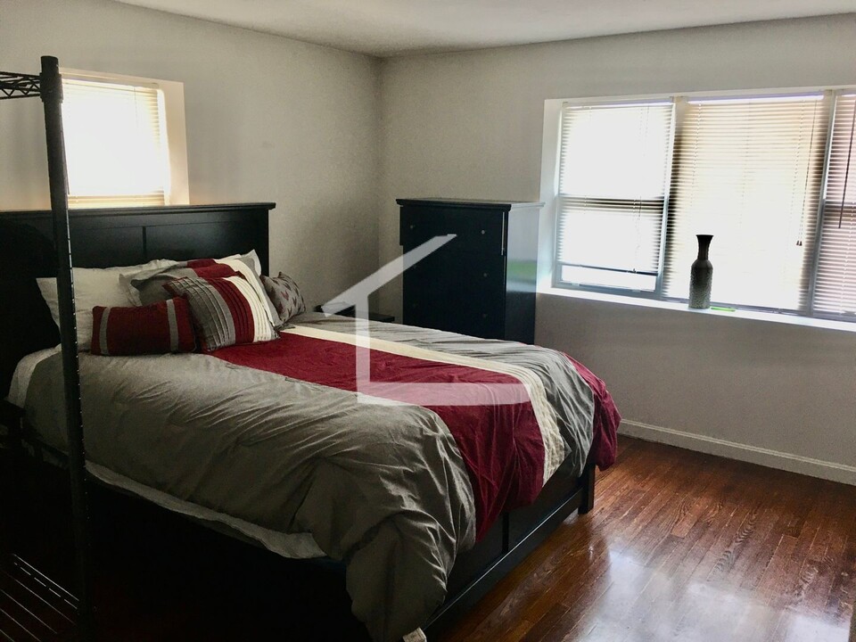 305 Summit Ave in Boston, MA - Building Photo