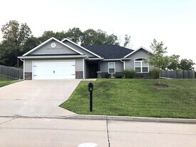401 E Honey Ln in Columbia, MO - Building Photo