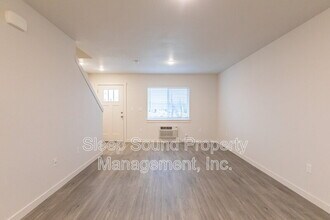 110 N 7th Ave in Cornelius, OR - Building Photo - Building Photo