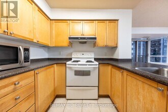 155 Beecroft Rd in Toronto, ON - Building Photo - Building Photo