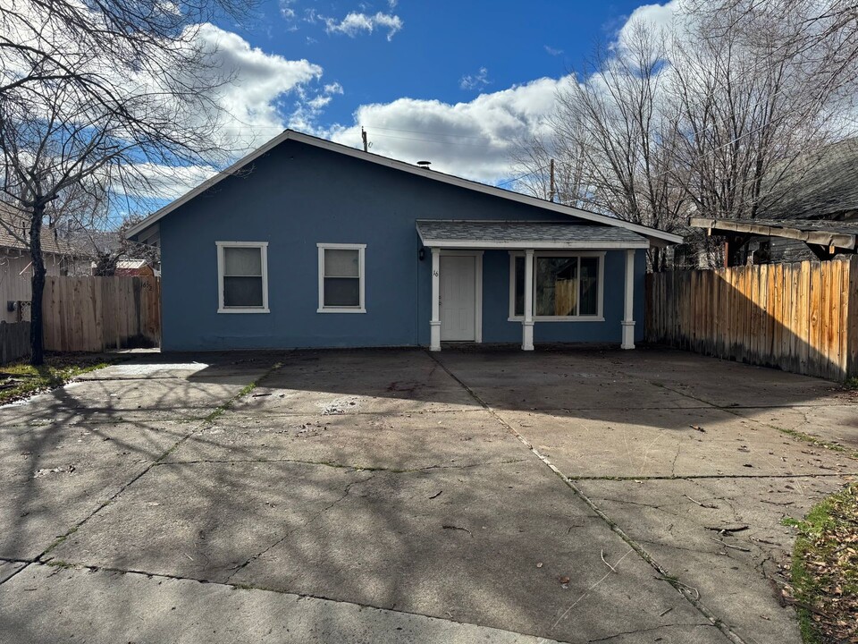 16 Santa Paula St in Susanville, CA - Building Photo