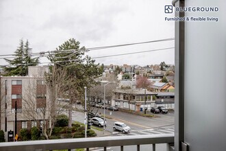 3920 Stone Way N, Unit FL4-ID561 in Seattle, WA - Foto de edificio - Building Photo