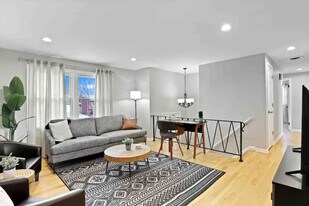 1523 Bates Ln in Schaumburg, IL - Building Photo
