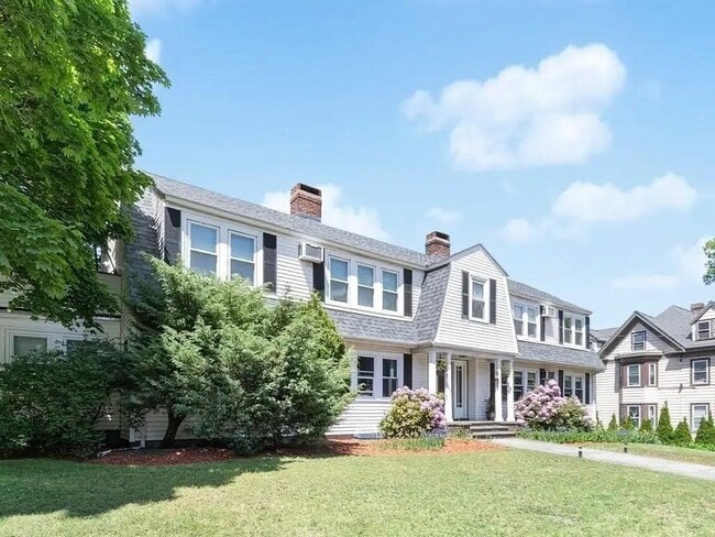 1145 Boylston St in Newton, MA - Building Photo - Building Photo