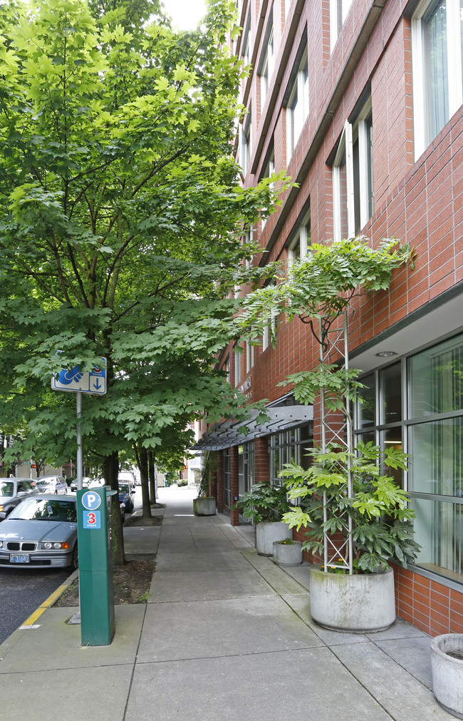 Hamilton West Apartments in Portland, OR - Foto de edificio - Building Photo