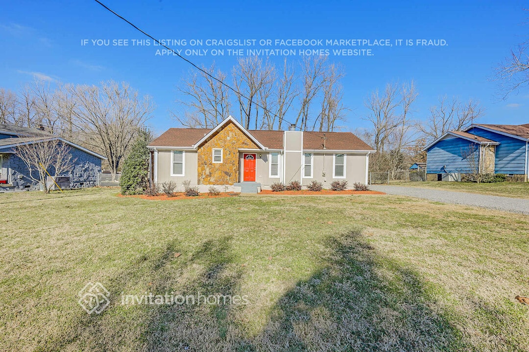 4828 Leesa Ann Ln in Nashville, TN - Foto de edificio