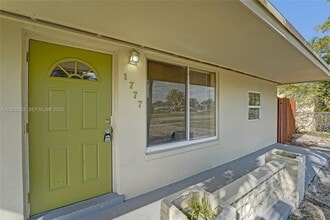 1777 NW 34th Ave in Fort Lauderdale, FL - Building Photo - Building Photo