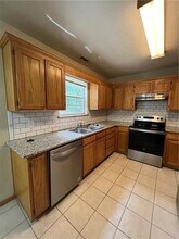 2229 E Cinnamon Way in Fayetteville, AR - Foto de edificio - Building Photo