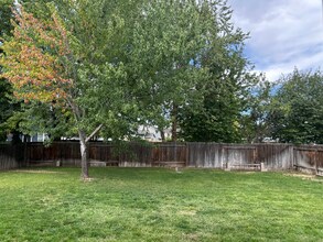 398 Cassidy Dr E in Meridian, ID - Building Photo - Building Photo