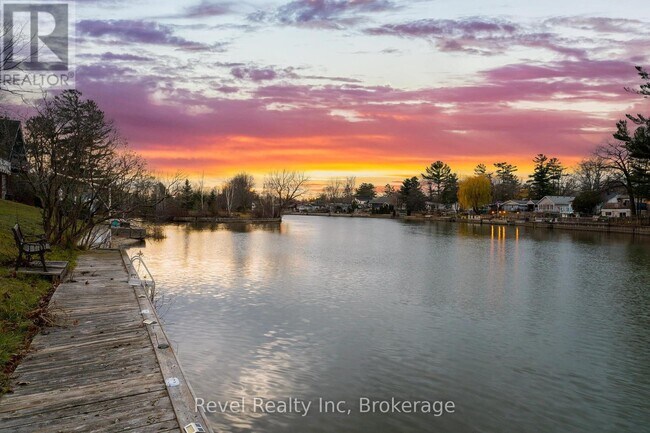 90 Edgewater Rd in Wasaga Beach, ON - Building Photo - Building Photo