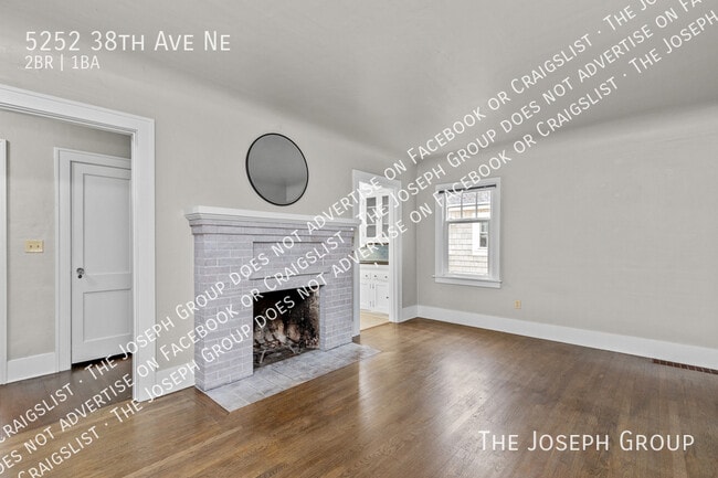 5252 38th Ave NE in Seattle, WA - Building Photo - Building Photo