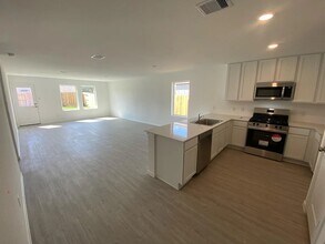 9226 Speckled Trout Dr in Baytown, TX - Building Photo - Building Photo