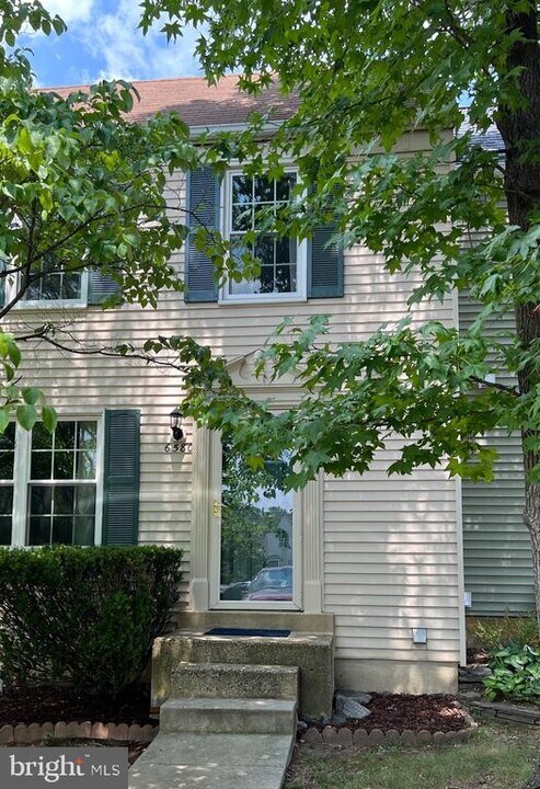 6580 Lochleigh Ct in Alexandria, VA - Building Photo