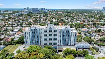 3000 Coral Wy in Coral Gables, FL - Building Photo