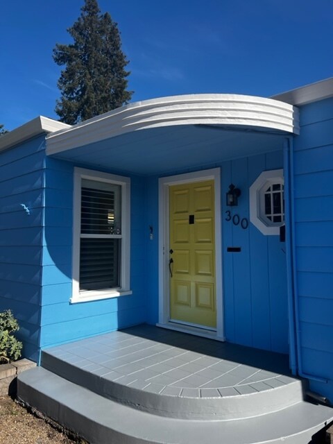300 Ridgway Ave in Santa Rosa, CA - Building Photo