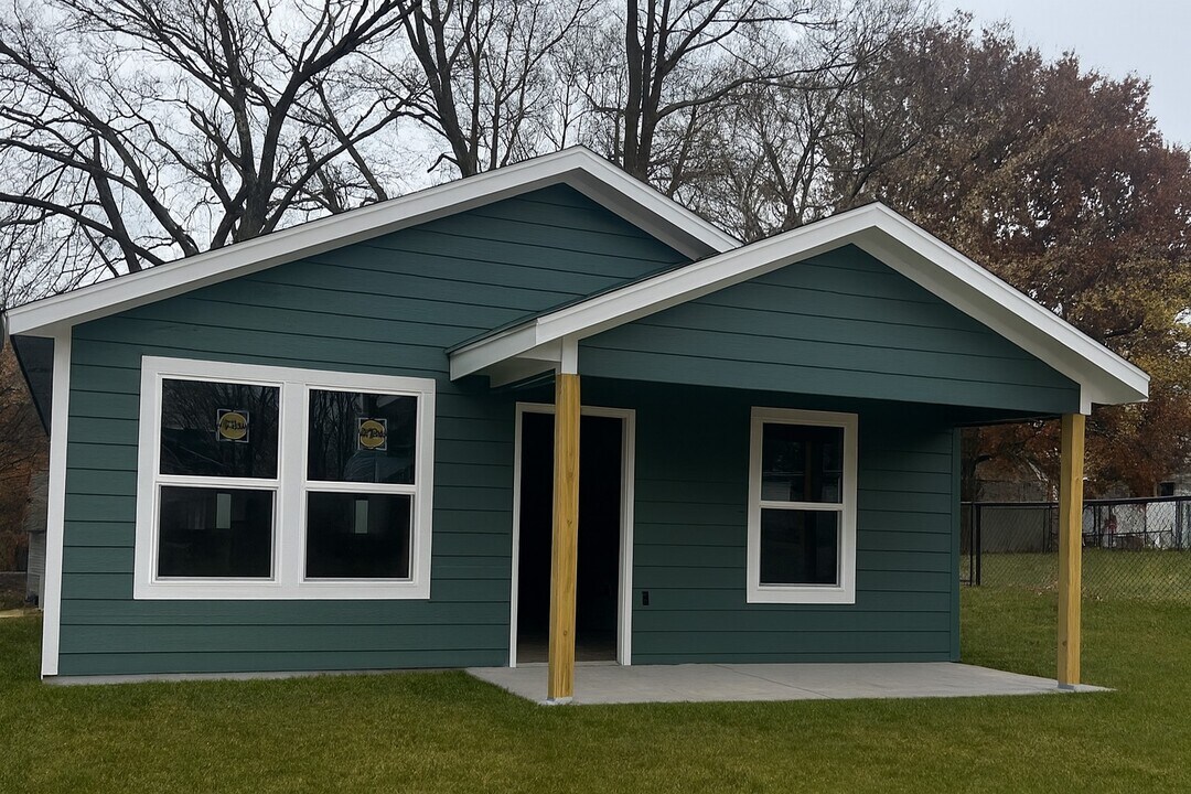 217 Polk St in Warrensburg, MO - Building Photo