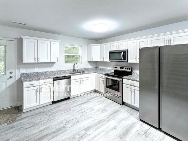 3902 Fairall Dr in Greensboro, NC - Foto de edificio - Building Photo