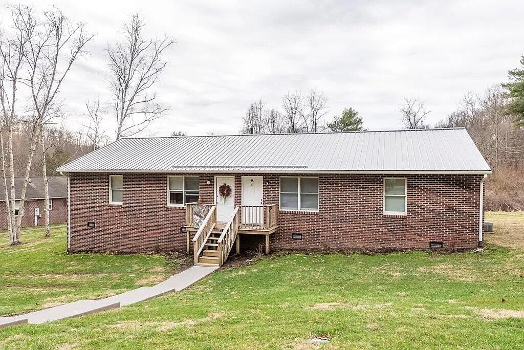 31303 Amherst Cir in Glade Spring, VA - Building Photo