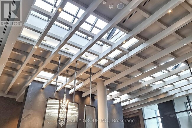 8 Interchange Wy in Vaughan, ON - Building Photo - Building Photo