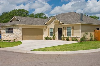 Aspen Heights South in Waco, TX - Building Photo - Building Photo