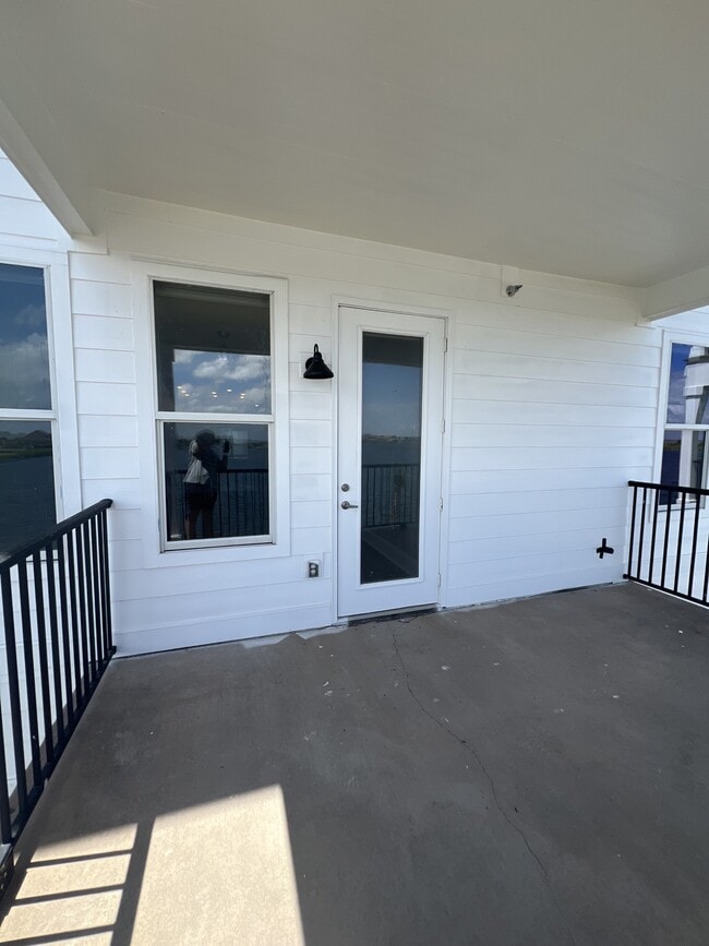 property at 3900 Lakeshore Blvd E