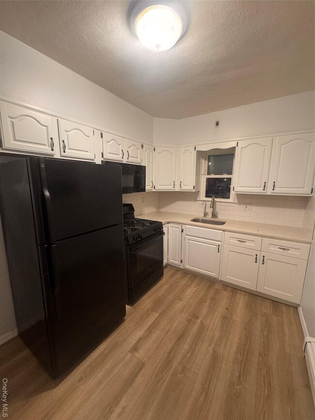 17 Madison St in Franklin Square, NY - Building Photo - Building Photo