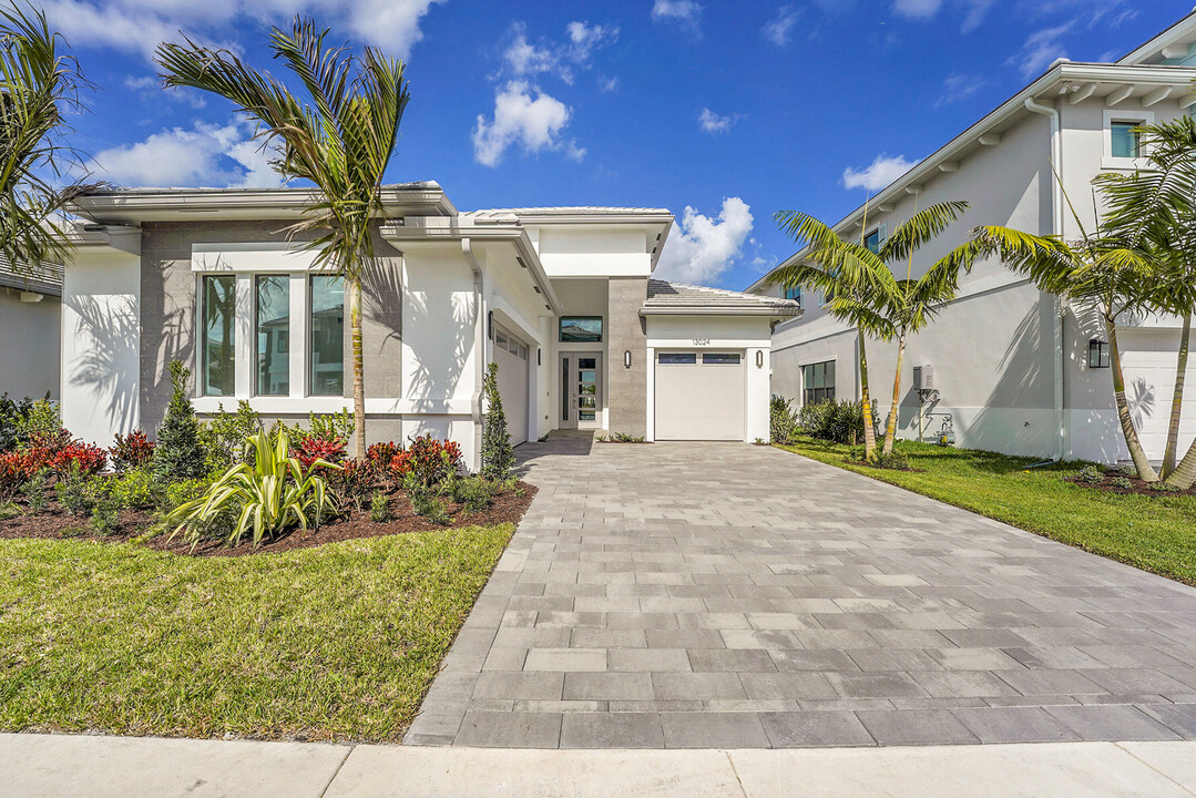 13060 Feathering Wy in Palm Beach Gardens, FL - Building Photo