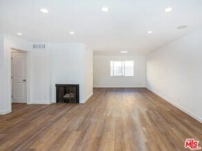 7773 Vía Ronaldo in Burbank, CA - Building Photo - Building Photo