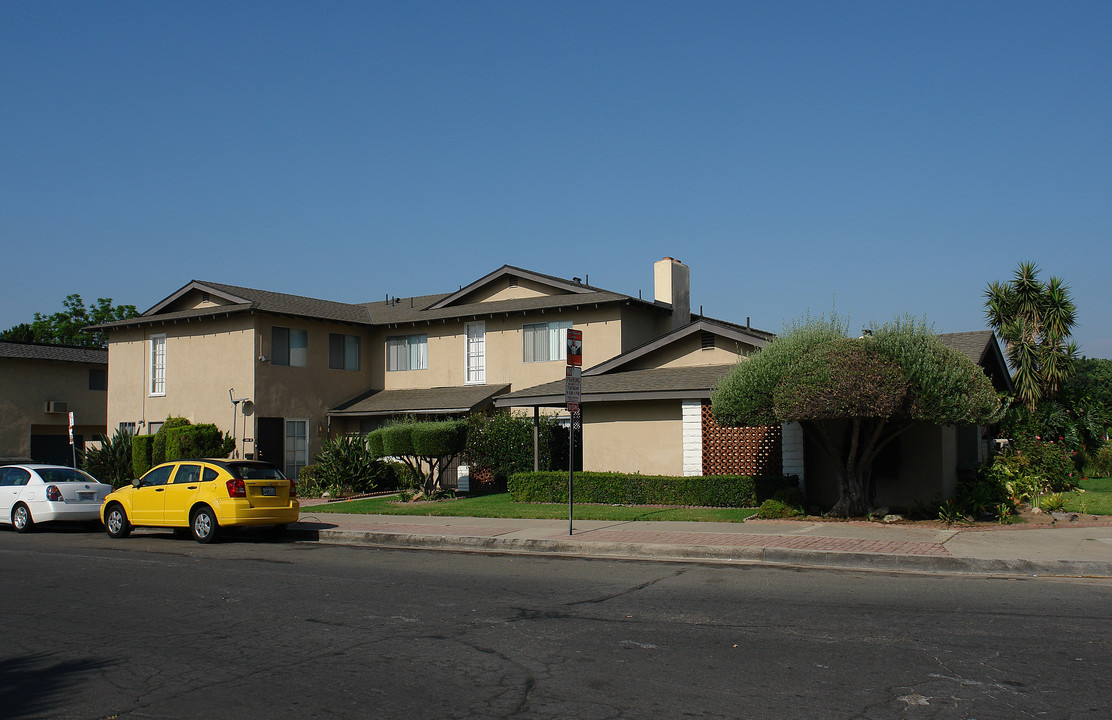 408 W La Veta Ave in Orange, CA - Building Photo