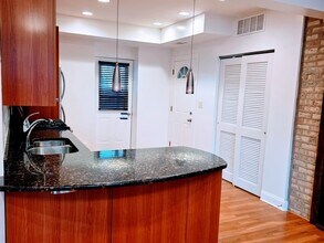 2544 W Hollywood Ave in Chicago, IL - Building Photo - Building Photo