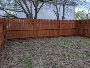 536 waco st, Unit 536A in Pleasanton, TX - Building Photo - Building Photo