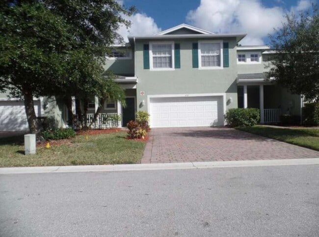 property at 672 NE Bent Paddle Ln