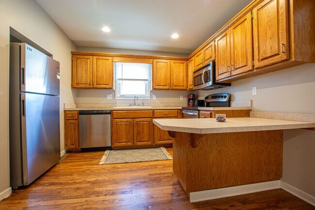 63 S Bell St in Fremont, NE - Foto de edificio - Building Photo