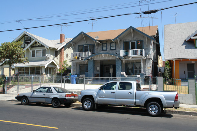 2675 San Marino St in Los Angeles, CA - Building Photo - Building Photo