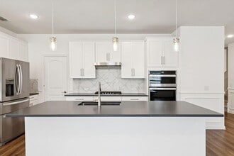 2412 Rooster Ln in Northlake, TX - Foto de edificio - Building Photo