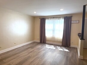 2121 Pepperwood Ln in Glendale Heights, IL - Building Photo - Building Photo