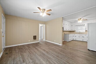 96 Chapel St in Clarksville, TN - Building Photo - Building Photo